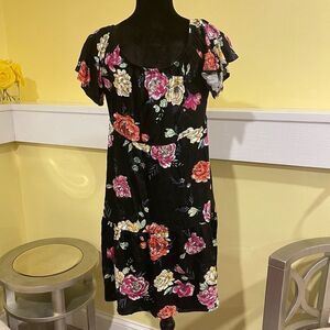 ☀️Sweet Lovely by Jen floral mini dress stretch.